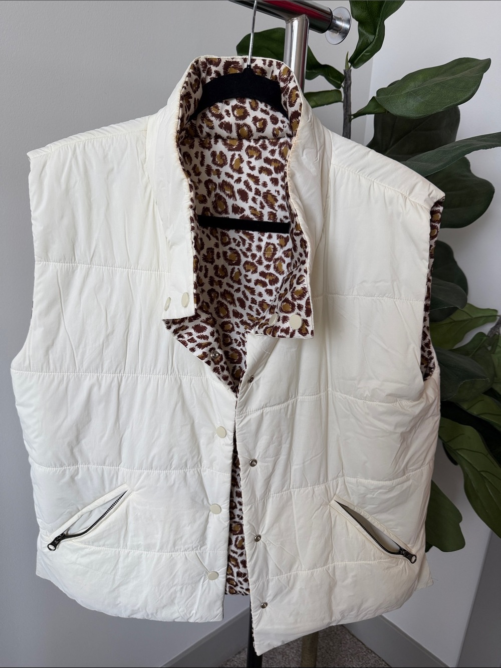 Women's Cream REVERSIBLE Quilted Vest with Leopard-Print